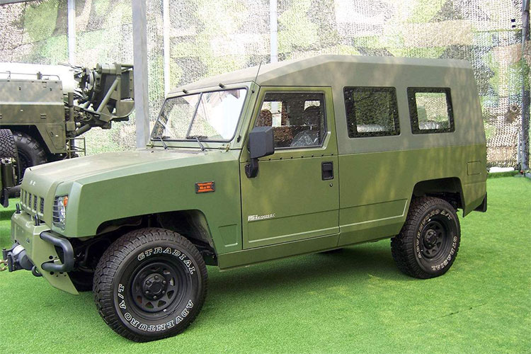 除濕機(jī)預(yù)防存放軍用車輛時的腐蝕